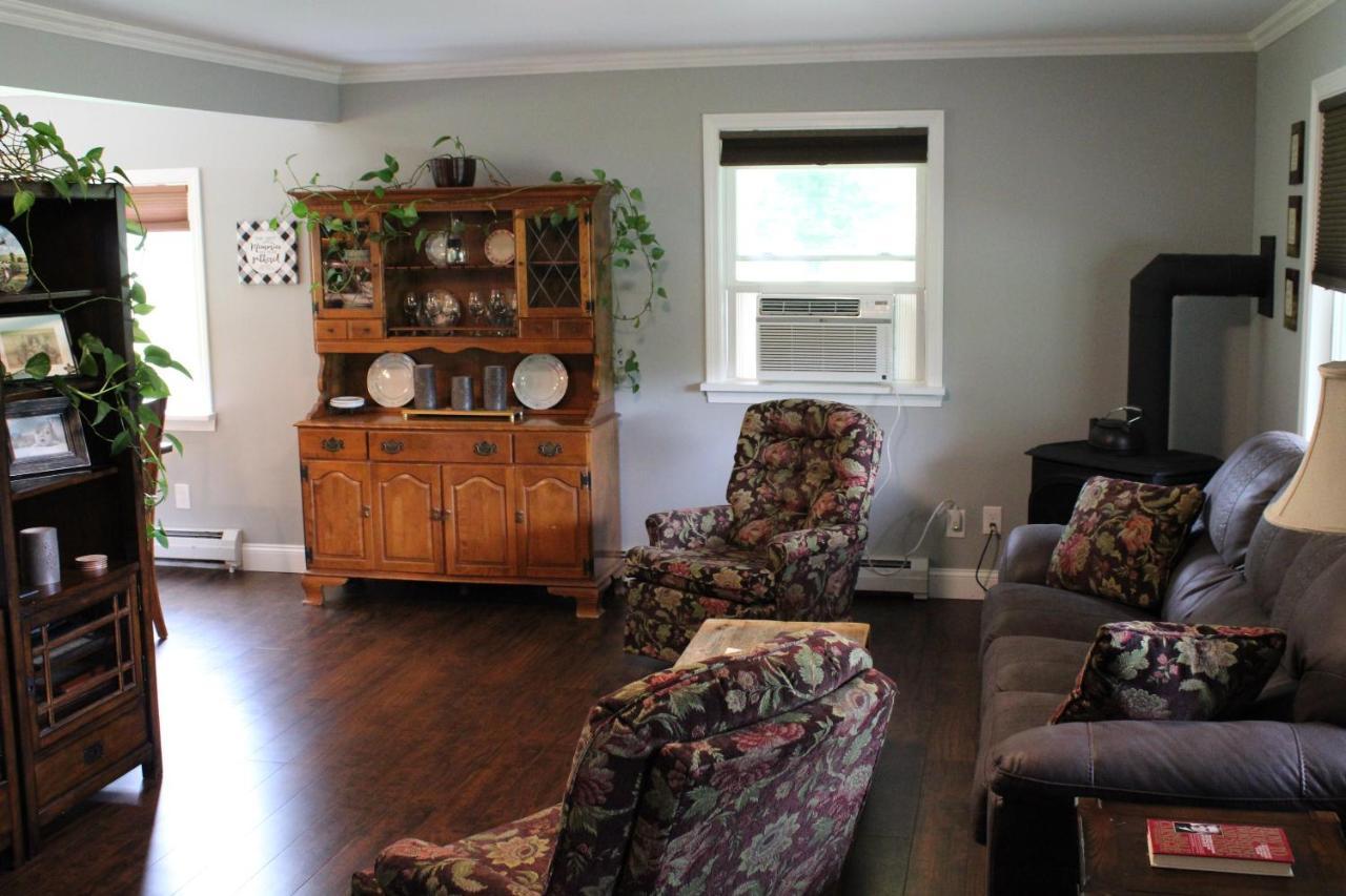 Maple Leaf Acre Villa Williston Bagian luar foto