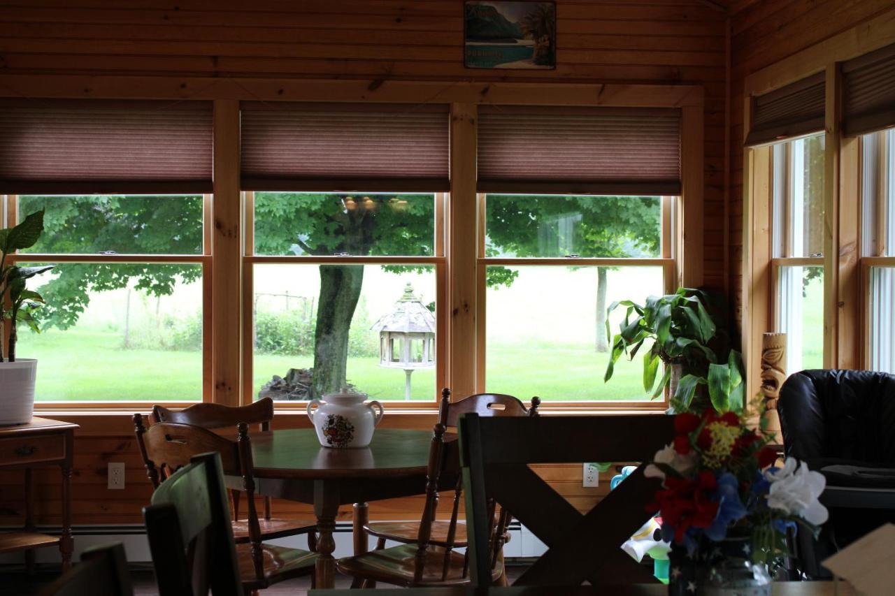 Maple Leaf Acre Villa Williston Bagian luar foto